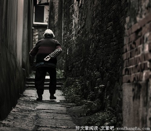 别吝啬再多看母亲一眼