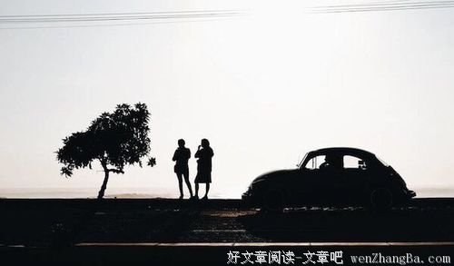 我们谁在比可怜？