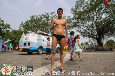 参加游泳比赛
