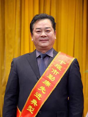 兢兢业业的名言_关于兢兢业业的名言
