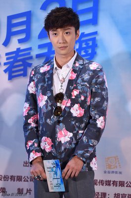 “如果十年之后我们还单身，就结婚吧。”