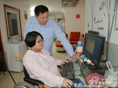 孕妇街边生子：有多坚强，就有多心酸