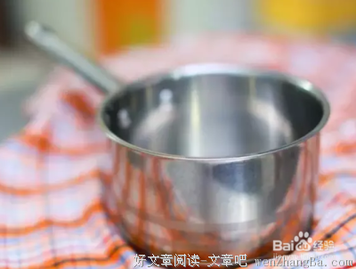衣服皱了不用烫，喷一喷，5秒钟就平整