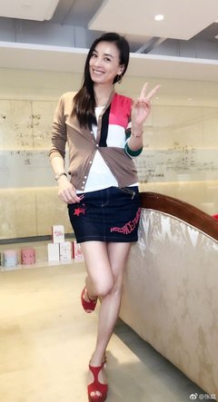 就算你25岁，穿超短裙一定比我好看？