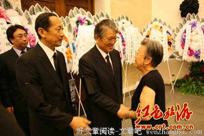 百岁老人突然去世, 死前家中老狗, 奇怪举动曾警示过儿女