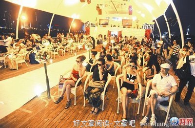 我前女友太物质了，希望你勤俭持家