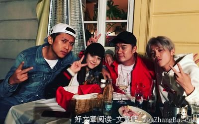 迪丽热巴兜里掉出这个东西，惊到鹿晗，让经纪人很无奈！