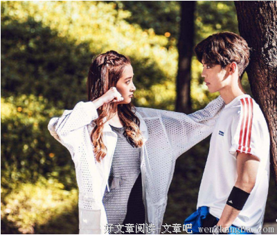 鹿晗关晓彤公布恋情：爱情是长在阳光下的