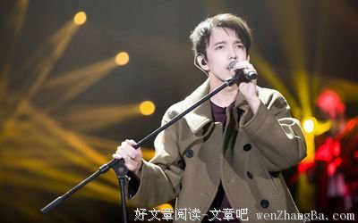 蹦个迪一帮人围着你 打个雷却没人能抱你