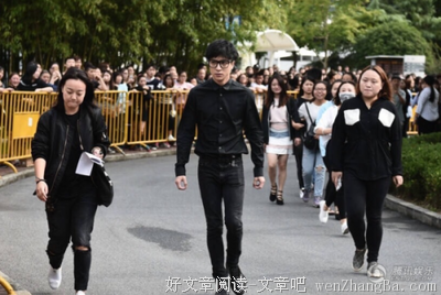 “得抑郁症的那段时间，爸妈睡得比我还少。”｜总有人笨拙地爱着