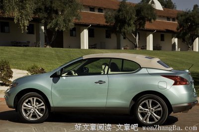 他是胡歌的老师，也是胡歌的“死对头”，曾因长得太帅接不到戏，