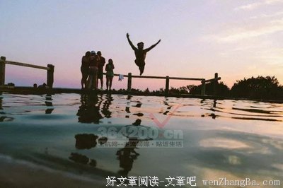 世界正在惩罚在朋友圈晒苦的人