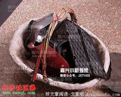 浙江一老太太去修手机，年轻男店员打开一看，惊呆了。。。
