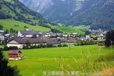你说有钱人的世界无法想象？这部电影满足了我所有想象