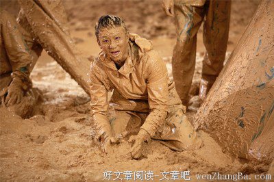 你愿意拥抱满身淤泥的孩子吗？