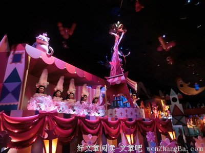 迪士尼，在烟火下接吻的男女。