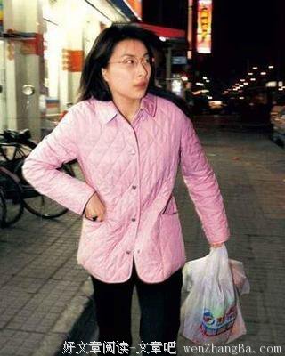 郭晶晶扎5毛钱的头绳背500块不到的包，难道你真以为只是节俭吗？