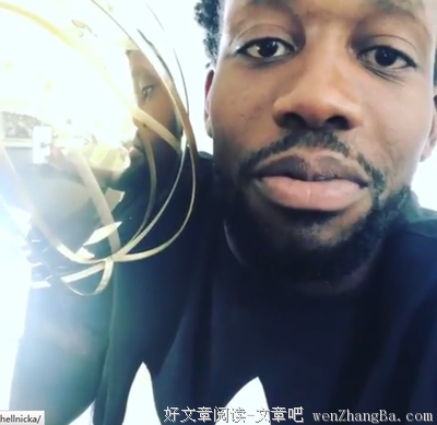 你手脏，别摸我的奖杯