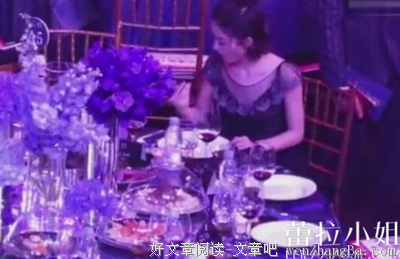 每天对人笑嘻嘻，躲进厕所哭成傻逼