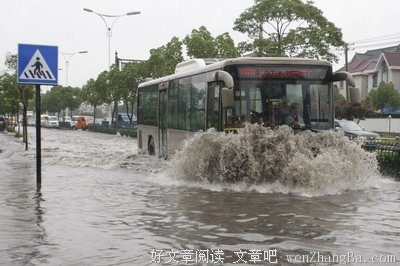 描写倾盆大雨的语句摘抄