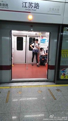 【每日一笑】那我吃点她的爆米花应该无所谓吧？