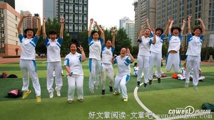 西安大学生为鲁滨逊搭建九座“豪宅” 创意课堂作业获赞
