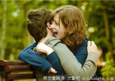 男生的这个暧昧动作，暴露他对你的感情