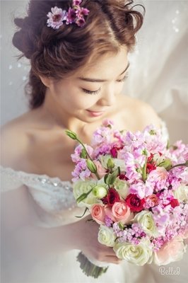 最长情的告白莫过于，“我陪你，从校服到婚纱”