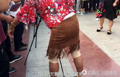 穿女装的&quot;变态大叔&quot;，知道真相后我哭了
