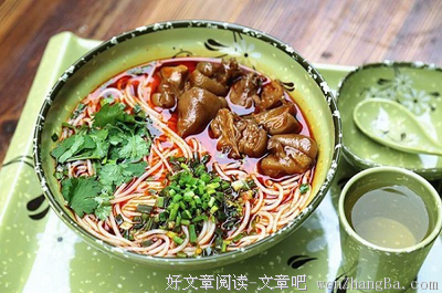 女孩吃一年外卖血浆变“猪油色”：油腻摧残中国人