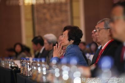 发现被对面楼监视后，我在门缝里捡到一封信.... ​​​​