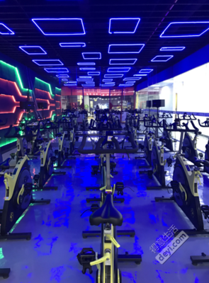 办了54张健身卡后，我胖了12斤