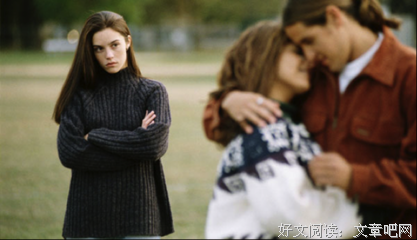 直男男友偷偷买了罐磨砂膏，我知道，自己被她绿惨了....