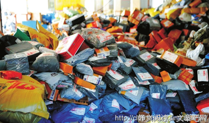 崩溃大哭的快递小哥: 我月赚1万，却只敢说2000
