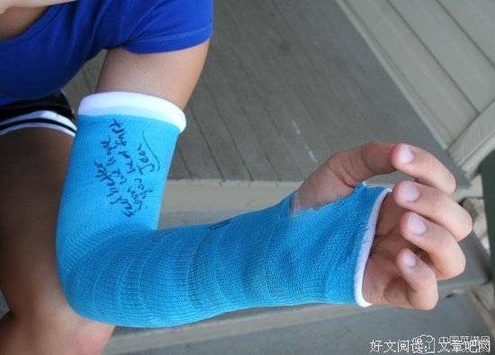 “14岁少女开房被父亲打骨折”：给女孩最好的保护是底线教育