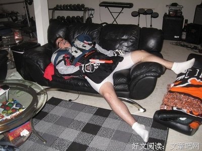 学长把我拉黑了，可我勾搭了他的室友，准备一起....