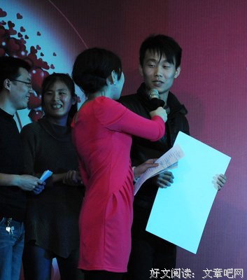 男朋友总说“送你个什么呢？”就没有下文了，我该怎么办？