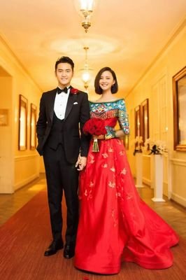 贾乃亮说下辈子娶她，4年换3个男友，二婚被骂着却也幸福着