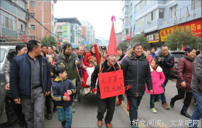 公公婚宴强吻儿媳：你想象不出奇葩可以有多渣
