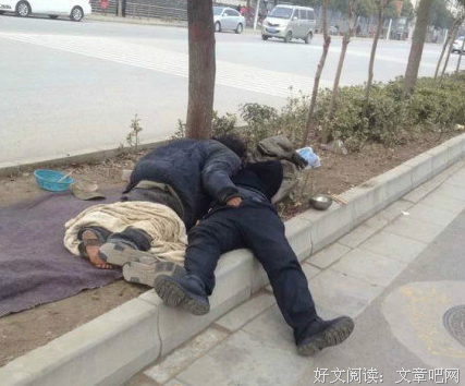 4元吃一天，8块睡一夜。在深圳，有一群大男人像“狗”一样活着