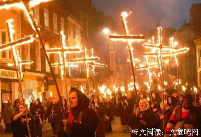 “我和别的女生去吃火锅，女朋友就要和我分手，也太作了吧”