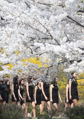 女学生上课时被老师刁难，课后被叫去办公室…