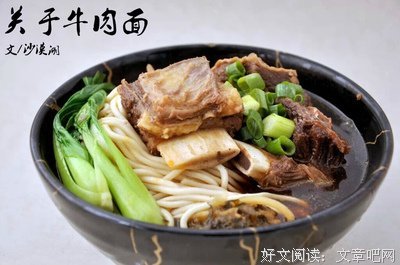 说话含糊其辞，竟讨众人喜欢