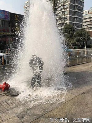 刷爆朋友圈的偷拍照：你没穷过，你不懂！