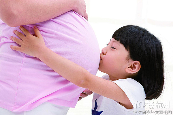 现实版小猪佩奇夫妇！3周年婚打卡豪降樱花雨：老婆给我生小猪崽吧
