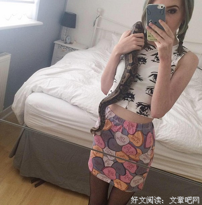 19岁姑娘掀裙自拍震惊网络，真相发人深省！