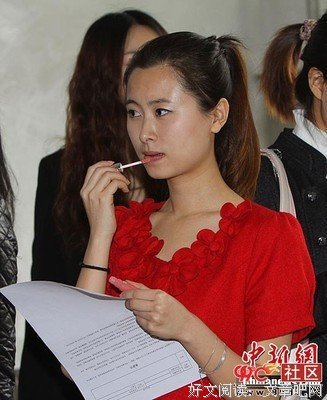 那些化妆的男大学生们