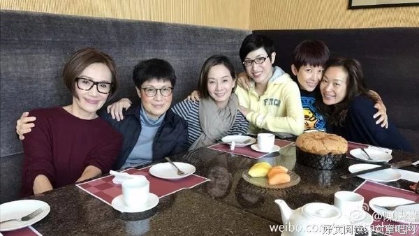 她被称为无线第一古装美女，是梁朝伟的前任，当红时息影，如今活