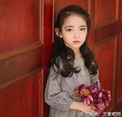 4岁失去双臂的女孩：用脚给自己化妆 出门证件放鞋底 | 中国人的一