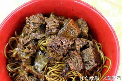 老板娘喝多了赖在店里不走，我值夜班时…